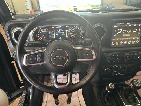 Used 2021 Jeep Wrangler Unlimited Sahara w/ Uconnect 4C Nav & Sound Group AWD/4WD image 15