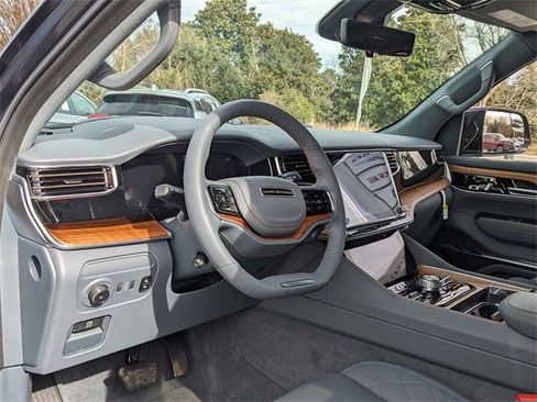 New 2024 Jeep Grand Wagoneer Series III image 12