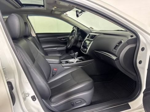 Used 2018 Nissan Altima 2.5 SL w/ 2.5 SL Technology Package FWD image 4