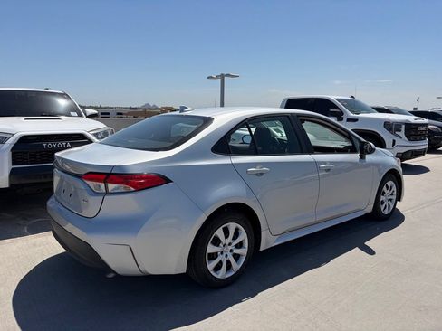 Used 2025 Toyota Corolla LE FWD image 2