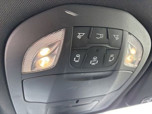 Used 2022 Chrysler Pacifica Touring image 28