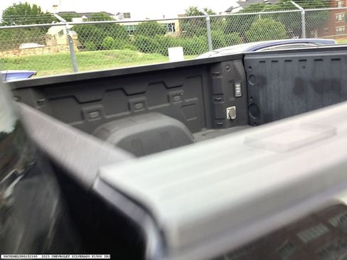 Used 2023 Chevrolet Silverado 1500 ZR2 image 13