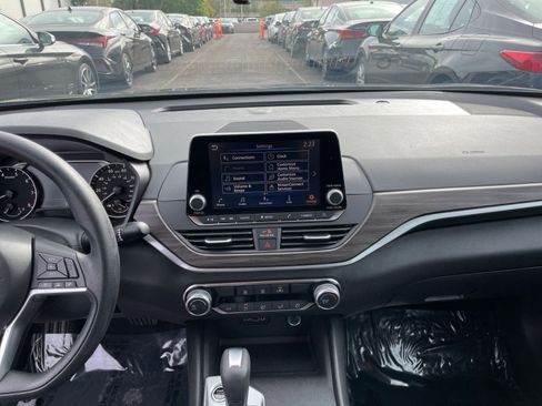 Used 2025 Nissan Altima 2.5 SV image 18