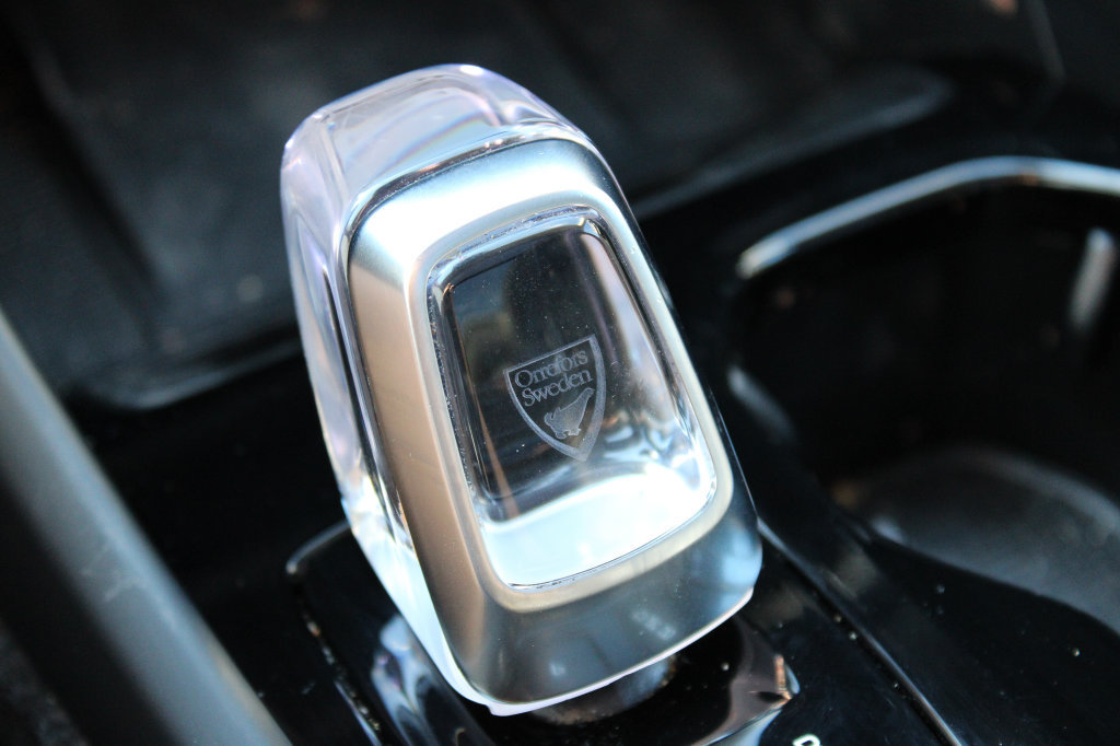 Certified 2025 Volvo XC40 B5 Plus AWD/4WD image 38