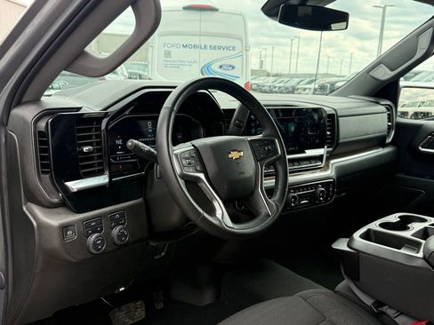 Used 2024 Chevrolet Silverado 1500 LT image 5