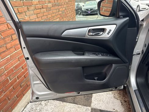 Used 2018 Nissan Pathfinder SL image 33