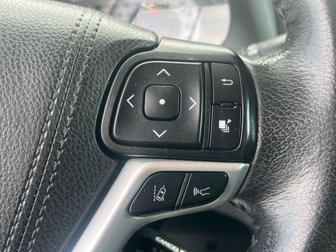 Used 2019 Toyota Sienna SE w/ SE Preferred Package FWD image 30