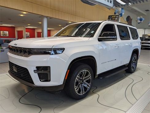 New 2026 Jeep Grand Wagoneer 4WD w/ Premium Group I image 7