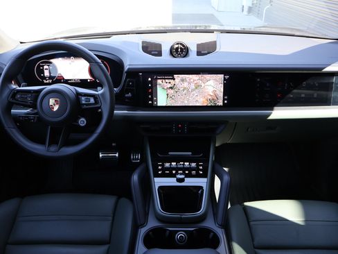 Certified 2025 Porsche Cayenne S AWD/4WD image 24