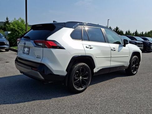Certified 2022 Toyota RAV4 XSE w/ XSE Grade Weather Package AWD/4WD image 6