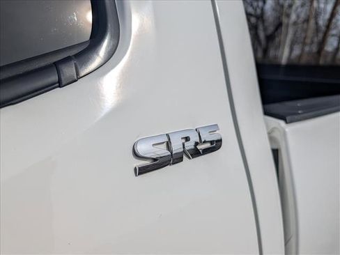 Used 2021 Toyota Tacoma SR5 AWD/4WD image 10