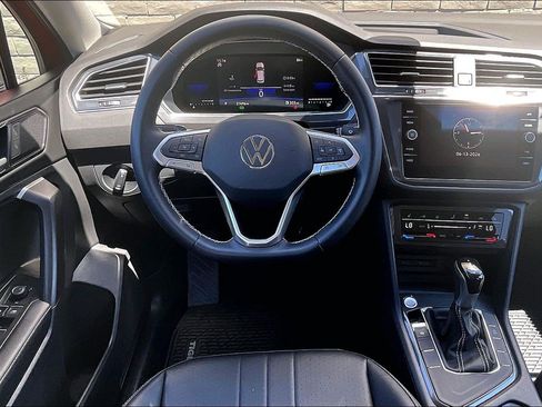 Certified 2023 Volkswagen Tiguan SE FWD image 4