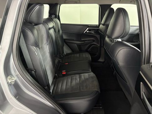 Used 2024 Mitsubishi Outlander SE image 42