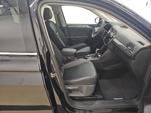 Used 2023 Volkswagen Tiguan SE w/ Panoramic Sunroof Package AWD/4WD image 2