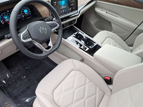 New 2026 Volkswagen Atlas SE image 17