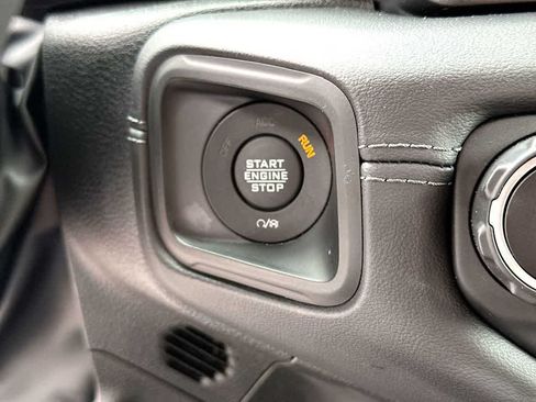 Used 2024 Jeep Gladiator Rubicon AWD/4WD image 28