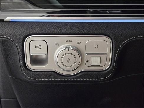 Used 2024 Mercedes-Benz GLS 580 GLS 580 image 39