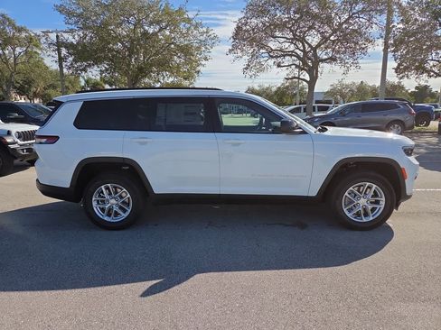 New 2025 Jeep Grand Cherokee L Laredo image 4