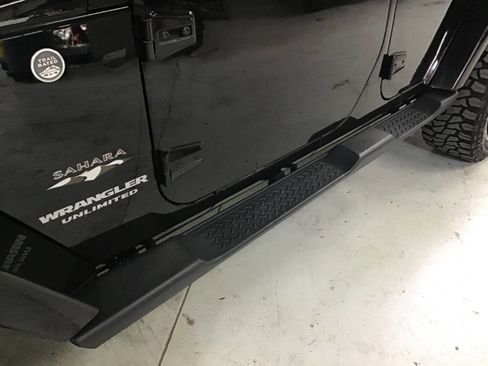 Used 2017 Jeep Wrangler Unlimited Sahara w/ Connectivity Group image 13