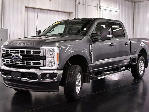 Used 2024 Ford F250 XLT w/ FX4 Off-Road Package image 3