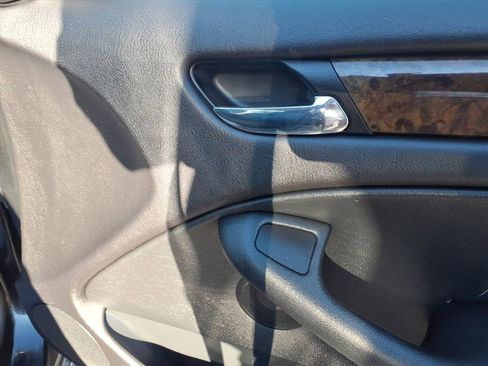 Used 2005 BMW 325i Sedan image 9