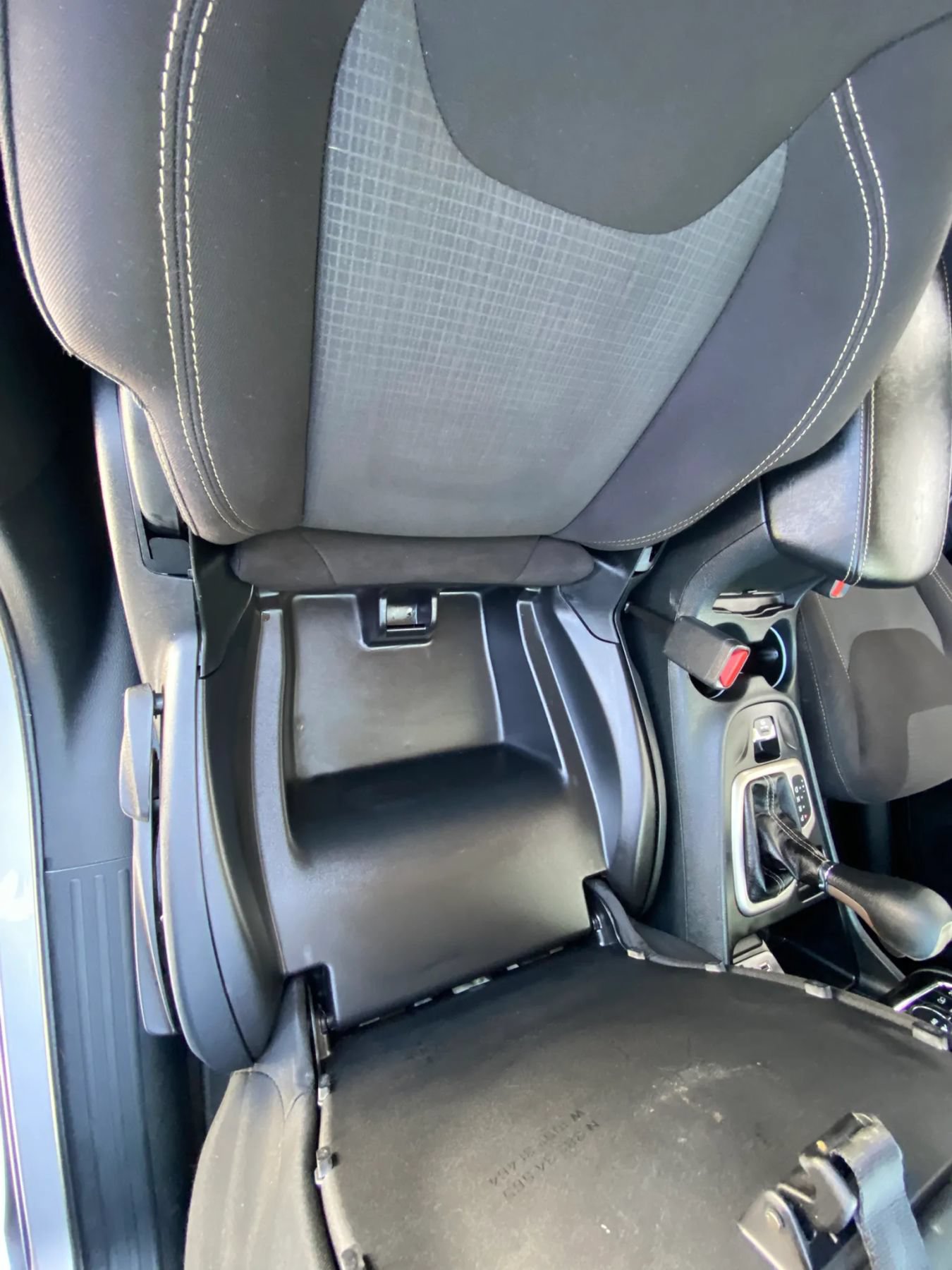 Used 2017 Jeep Cherokee Latitude FWD image 30