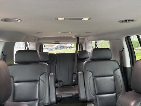 Used 2017 Chevrolet Suburban Premier image 26