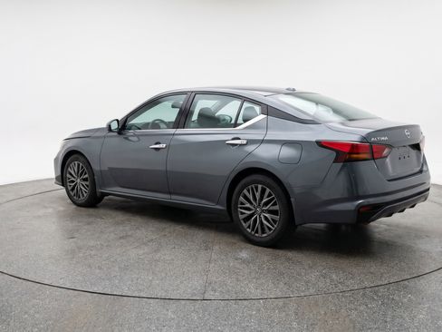 Used 2025 Nissan Altima 2.5 SV image 6