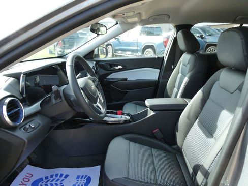 New 2026 Chevrolet Trax LT w/ LT Convenience Package FWD image 14