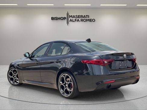 Used 2022 Alfa Romeo Giulia Ti RWD image 3