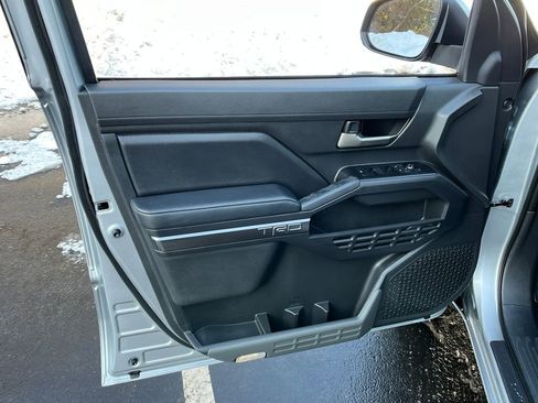 Used 2025 Toyota Tacoma TRD Sport w/ TRD Sport Upgrade Package image 11