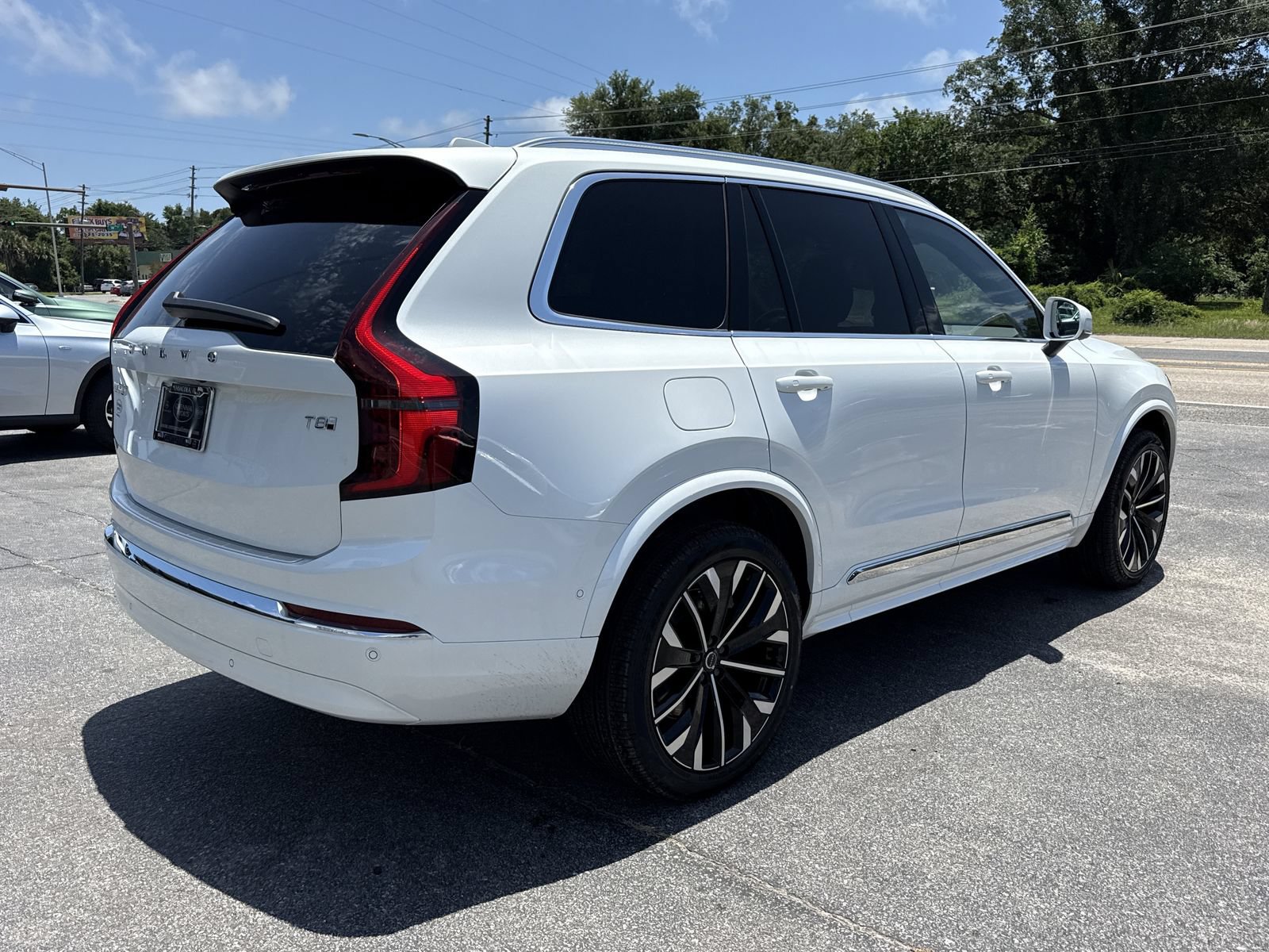 New 2026 Volvo XC90 T8 Plus w/ Protection Package Premier AWD/4WD image 5