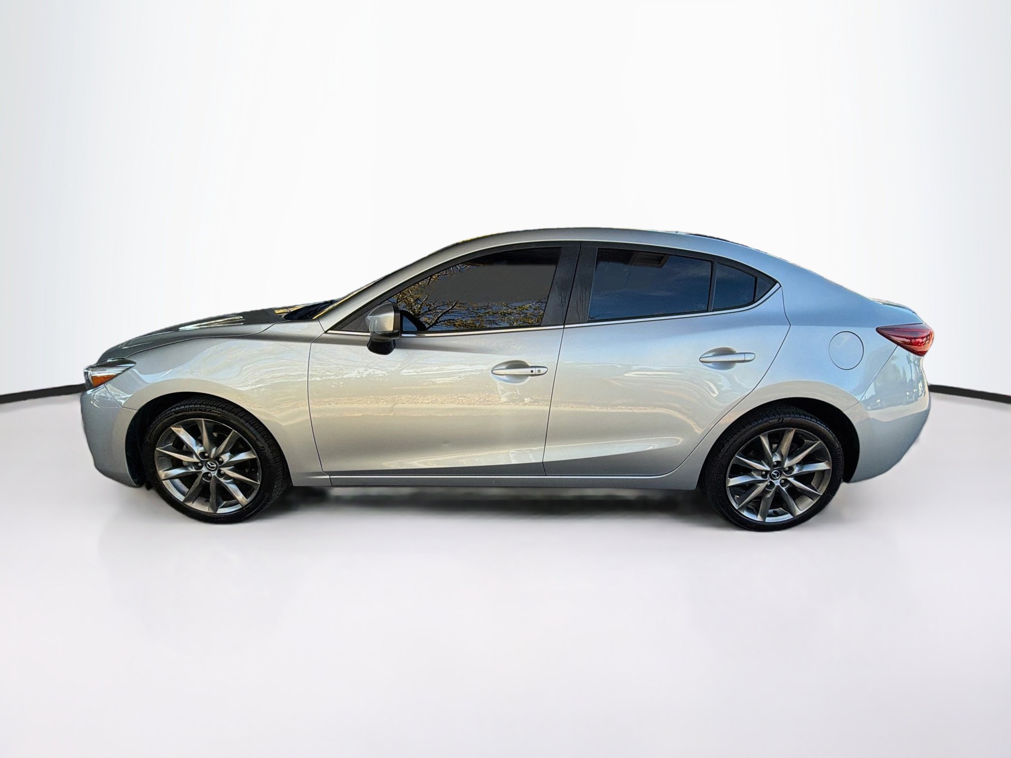 Used 2018 MAZDA MAZDA3 Touring FWD image 4