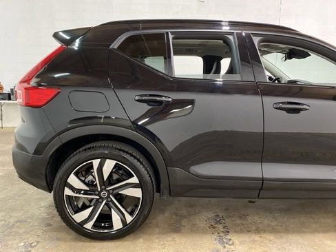 Used 2025 Volvo XC40 B5 Plus image 95
