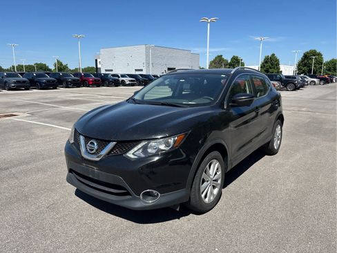 Used 2017 Nissan Rogue Sport SV w/ SV Premium Package AWD/4WD image 2