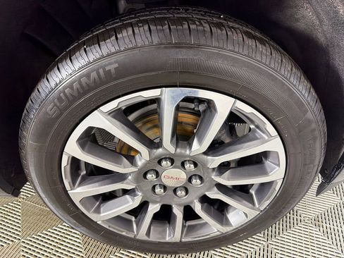 Used 2021 GMC Acadia Denali w/ Denali Technology Package image 14