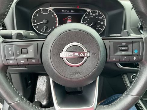 Used 2023 Nissan Rogue SL AWD/4WD image 28
