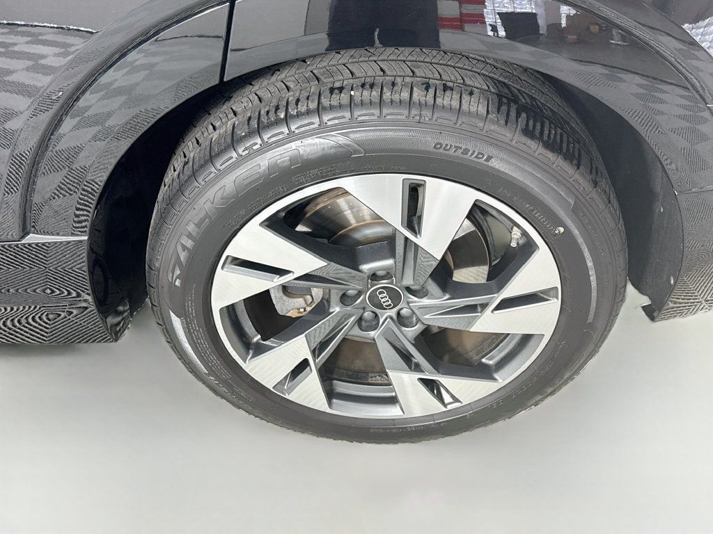 Used 2022 Audi e-tron Premium Plus AWD/4WD image 30