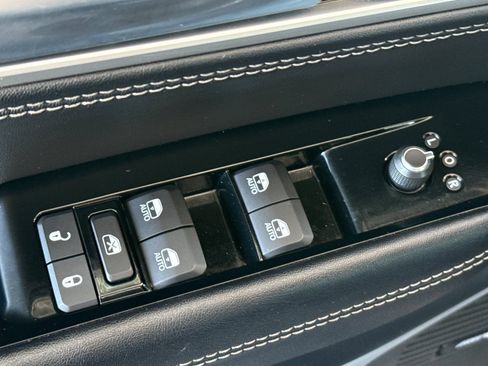 Used 2023 Jeep Wagoneer L Series II RWD image 18