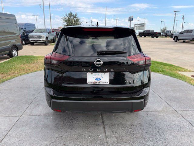 Used 2025 Nissan Rogue SV AWD/4WD image 6