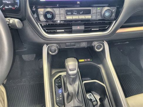 Used 2025 Toyota Grand Highlander Limited image 19