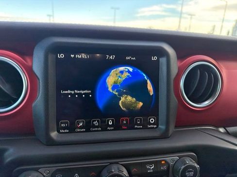 Used 2021 Jeep Wrangler Unlimited Rubicon AWD/4WD image 2