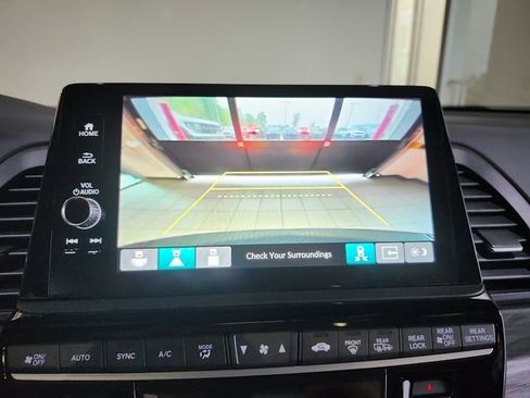 Used 2025 Honda Odyssey Elite image 18