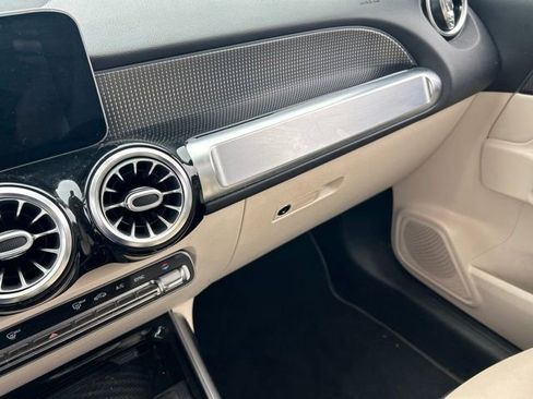 Used 2021 Mercedes-Benz GLB 250 image 34