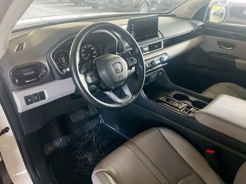 Used 2025 Honda Pilot Touring image 11