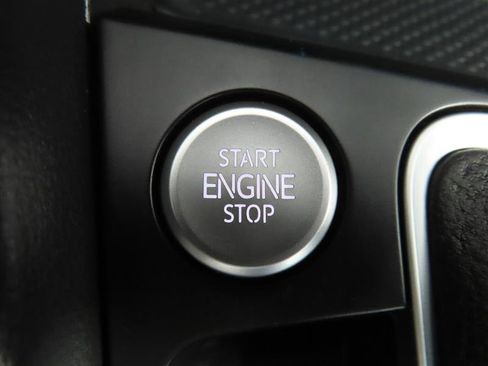 Used 2026 Volkswagen Jetta SE FWD image 19