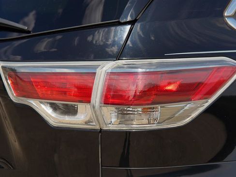 Used 2015 Toyota Highlander XLE FWD image 35