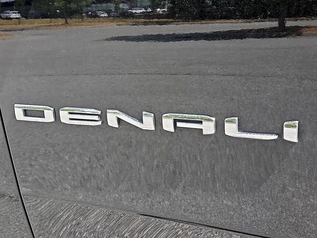 Used 2023 GMC Yukon XL Denali Ultimate AWD/4WD image 10