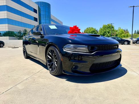 Used 2019 Dodge Charger Scat Pack RWD image 1