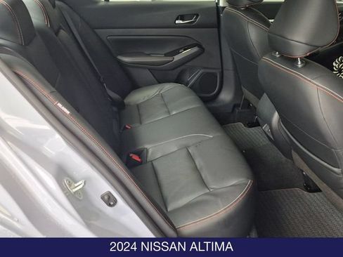 Used 2024 Nissan Altima 2.5 SR w/ SR Premium Package FWD image 25